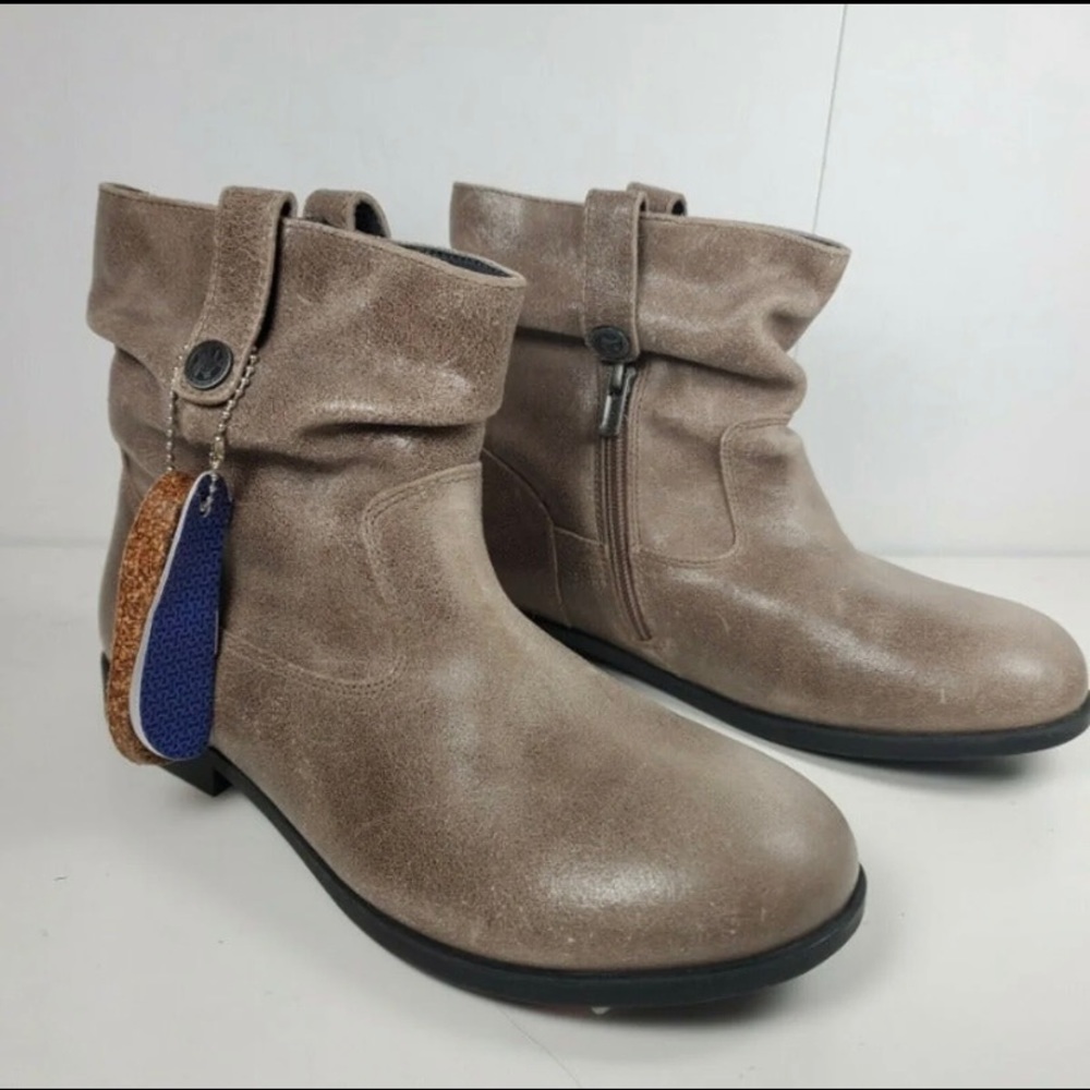 New with tags Birkenstock boots